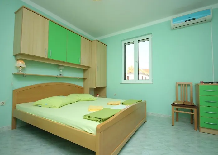 Apartments By The Sea Pasman - 8295